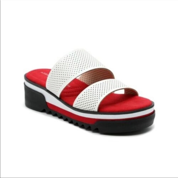 ❤️NWOT Adrienne Vittadini Sport slides size 8 - Picture 1 of 4